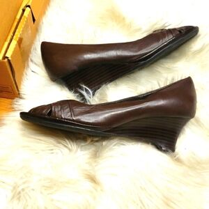 What's What by Aerosols peep toe Wedge leather brown 7.5
